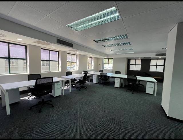 215M² OFFICE TO LET IN HYDE PARK